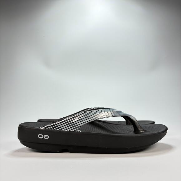 OOFOS OOlala Luxe Black Comfort Recovery Thong Flip Flops Sandals Women’s Size 8 - Picture 1 of 9